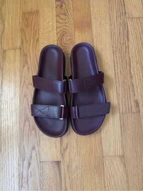 EUC J Crew women’s wine color sandal slides size 8